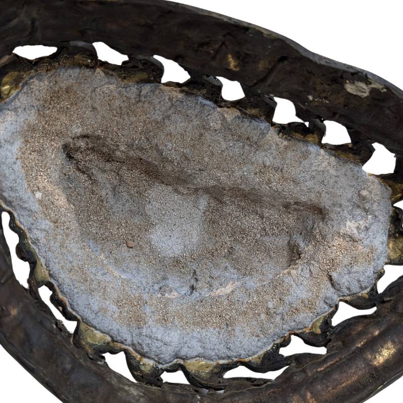 Onderzijde van antiek bronzen Boeddhabeeld
