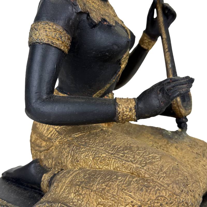 Elegante Thaise tempelmuzikant figuur