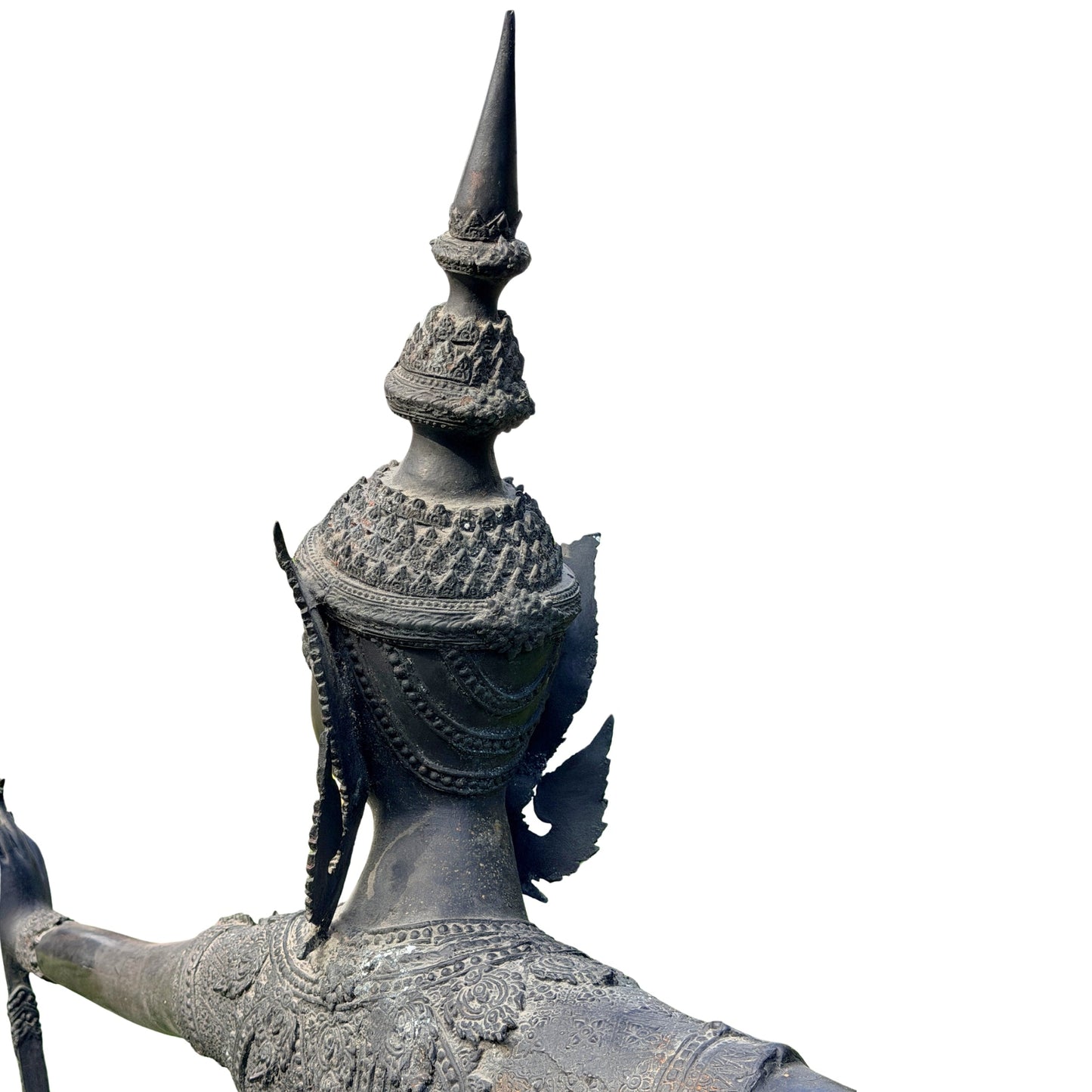 Phra Ram sculptuur – detail van sieraden en reliëfdecoratie