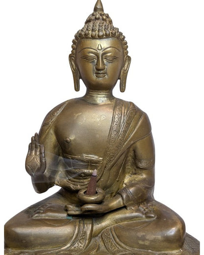 17th–18th Century Tibetan Fire-Gilt Bronze Buddha – close view of the central details