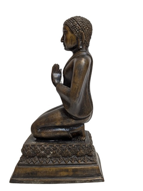 Elongated ushnisha on the bronze Buddha