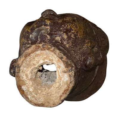 Profile and mineral patina of the smaller iron head