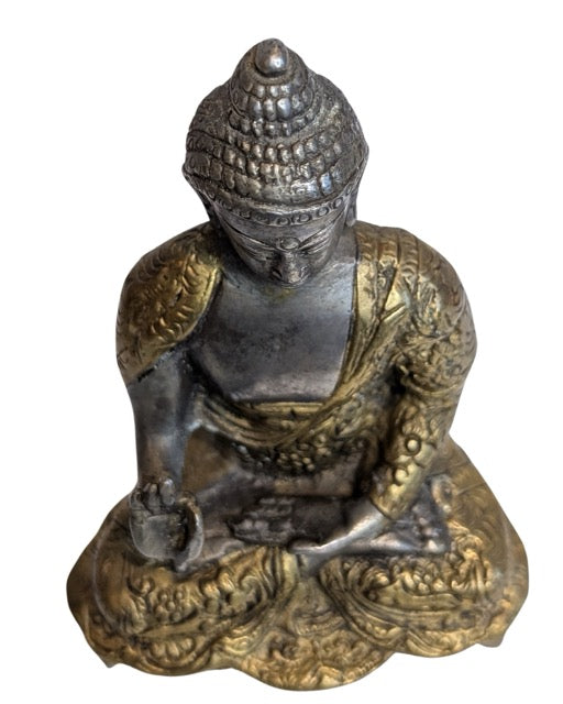 Animal motifs engraved on the Nepalese Buddha sculpture