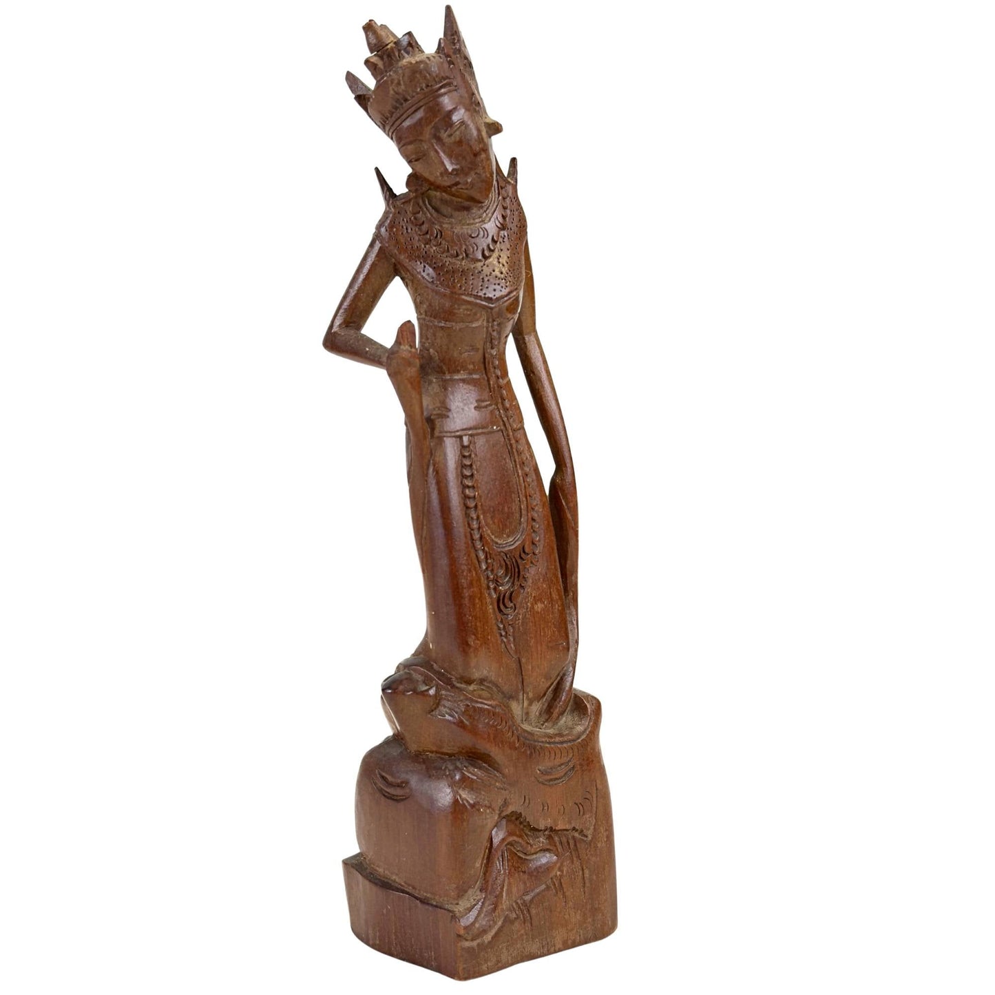 Balinees houten beeld van de godin Dewi Sri met vloeiende kledingpatronen