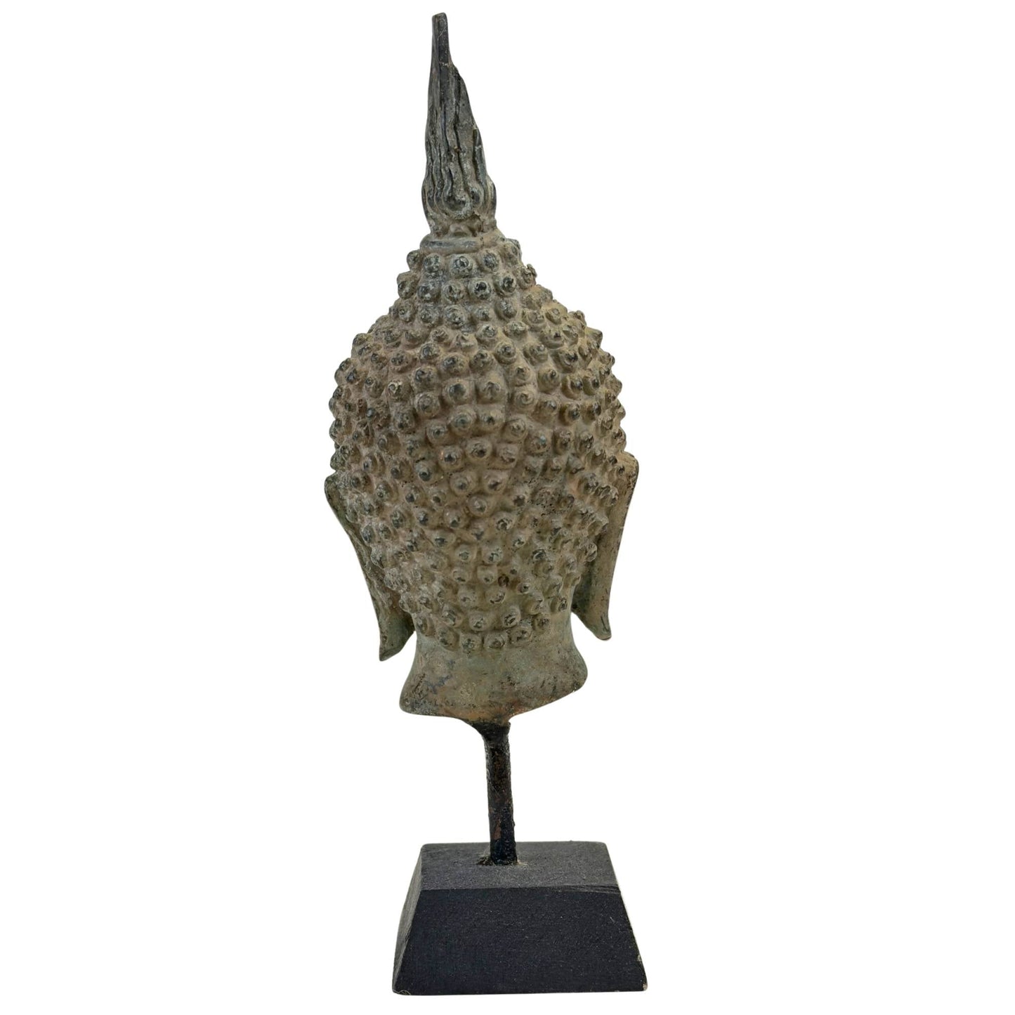 Detailopname van antiek bronzen Boeddhahoofd met vlammende Ushnisha