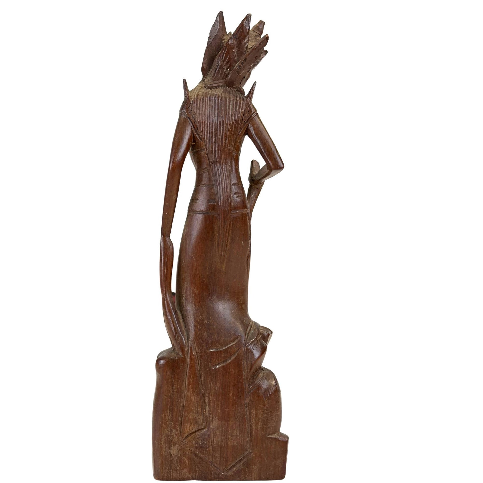 Achterzijde van houten sculptuur uit Bali met diepe nerf en natuurlijk patina