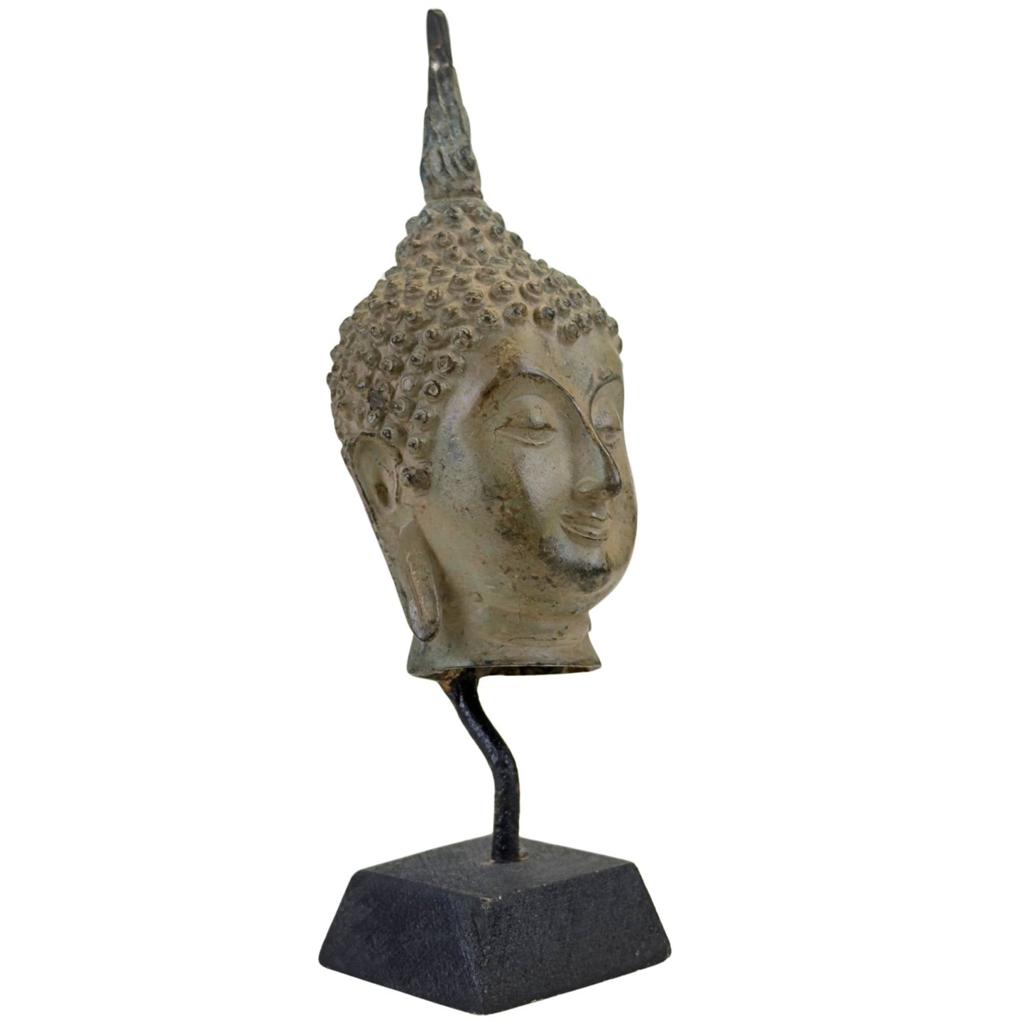 Zijaanzicht en profiel van antiek Thais bronzen Boeddhahoofd fragment