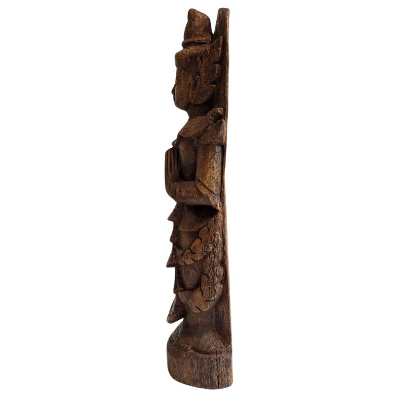 Houten Thagyamin tempelbeeld met traditionele details
