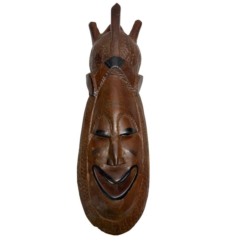 Groot handgehakt houten tribaal masker in de traditionele Marka-stijl uit Mali van 59 cm hoog met opstaande horens.