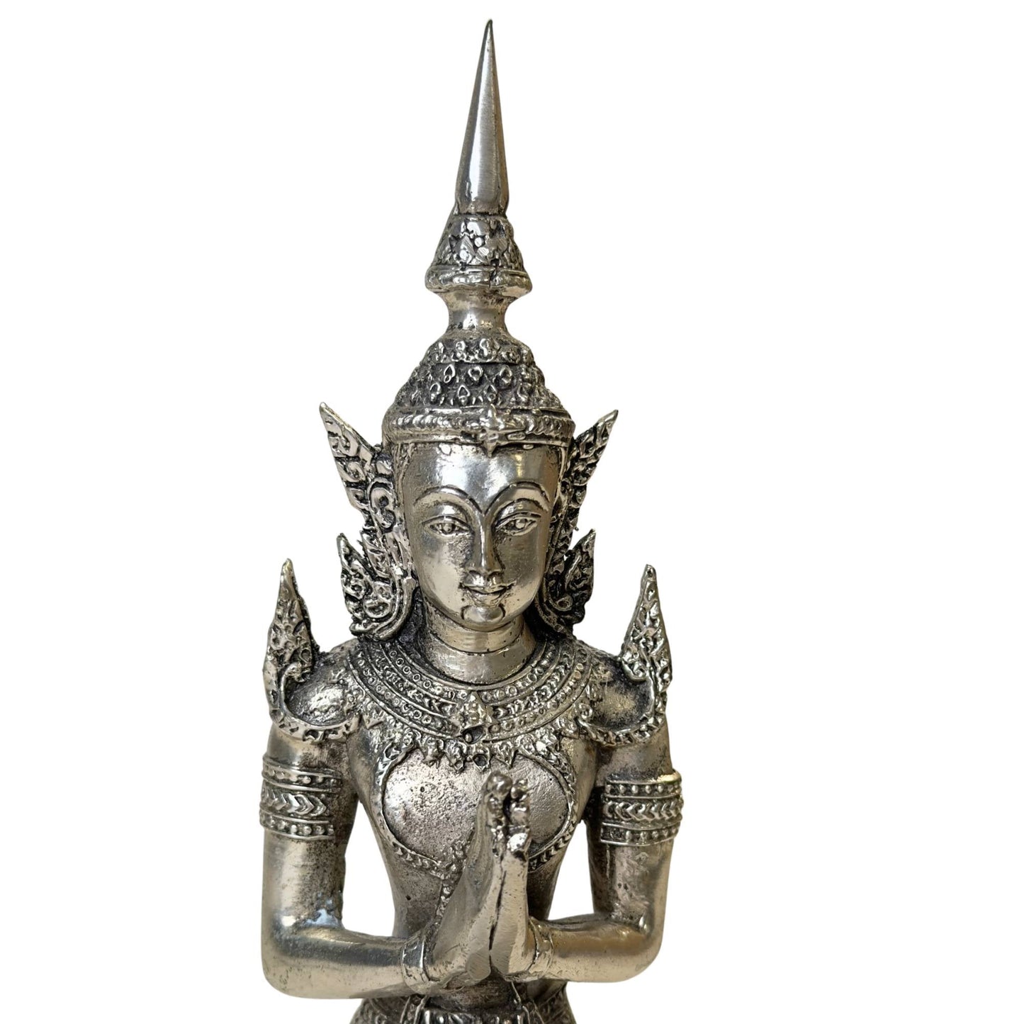 Een paar Thaise Thepanom engelen in Anjali Mudra pose voor spirituele devotie.