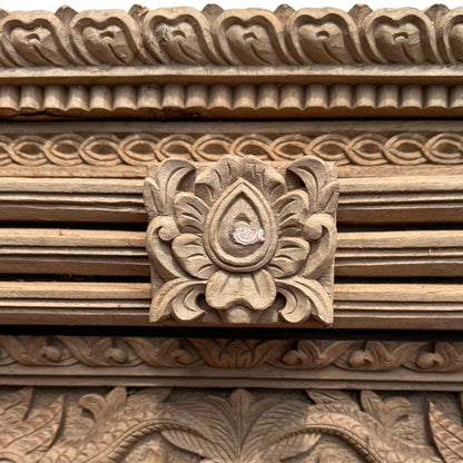 Himalaya houtsnijkunst teakhout venster Boeddhistische symboliek