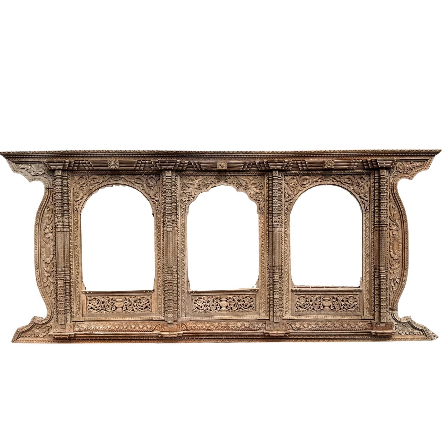 Monumentaal Newari San Jhya vensterframe teakhout 365cm 19e eeuw