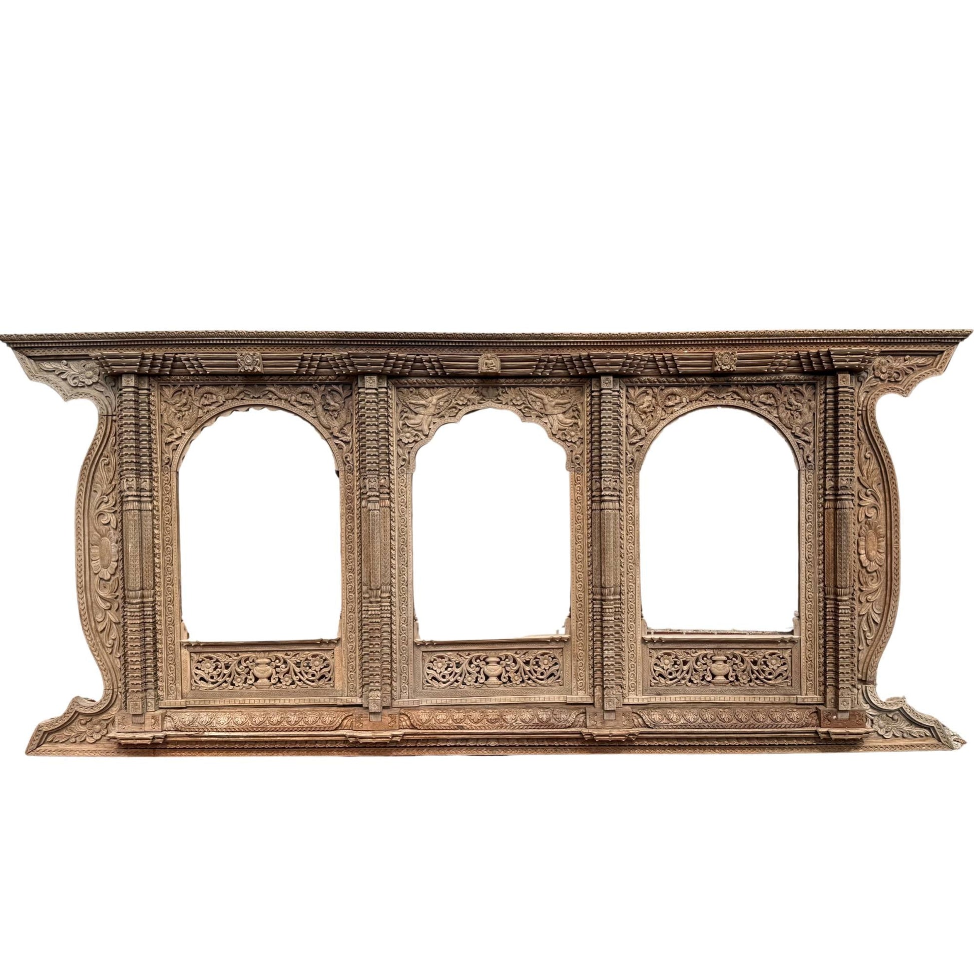 Monumentaal Newari San Jhya vensterframe teakhout 365cm 19e eeuw