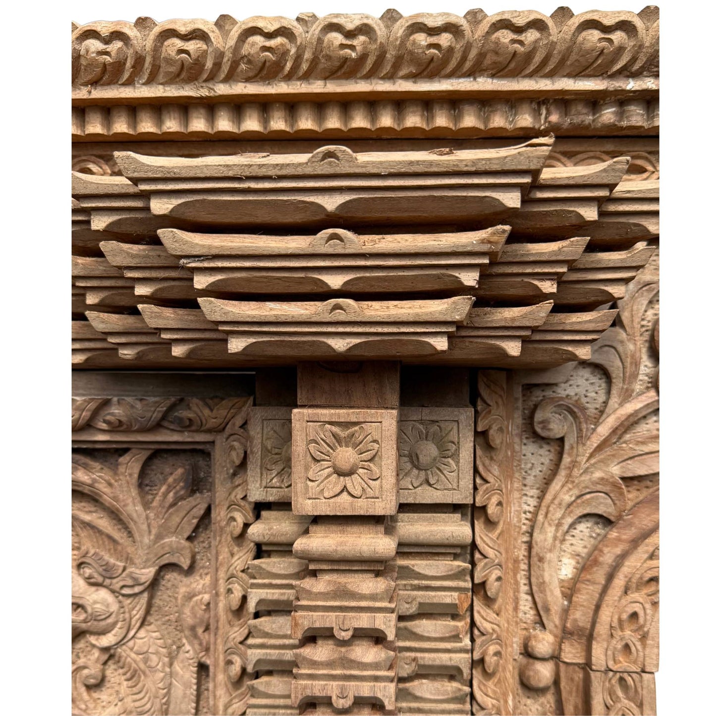 San Jhya vensterframe met pagode kroonlijst teakhout antiek