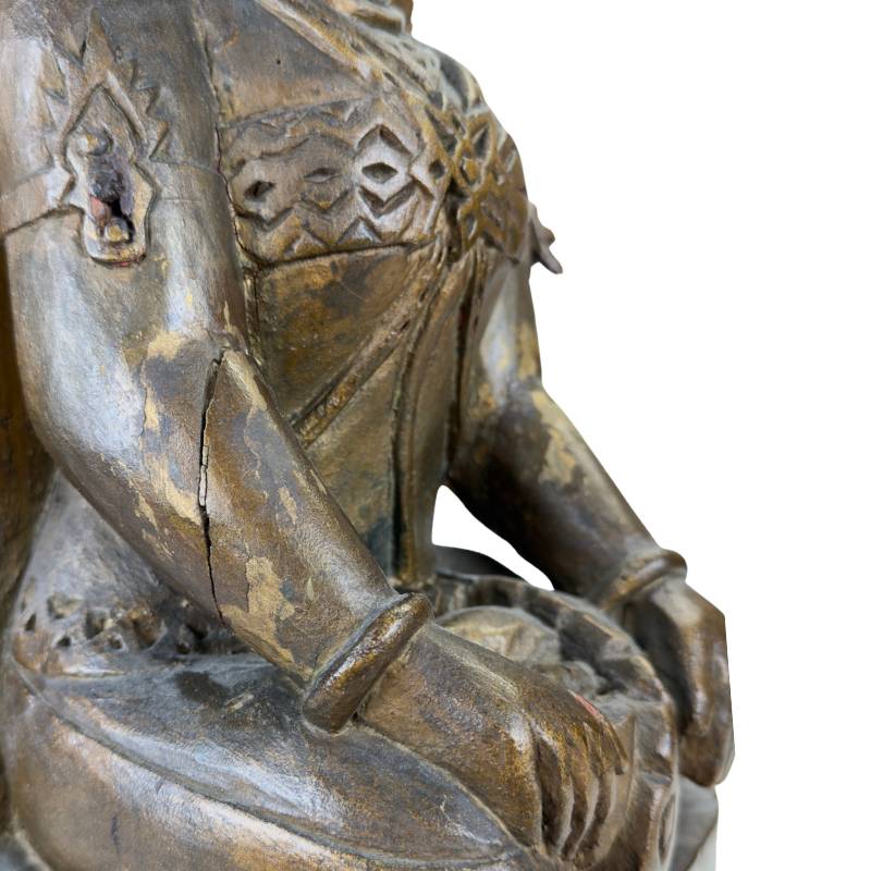 Sri Devi beeld hout met subtiel voorovergebogen houding detail