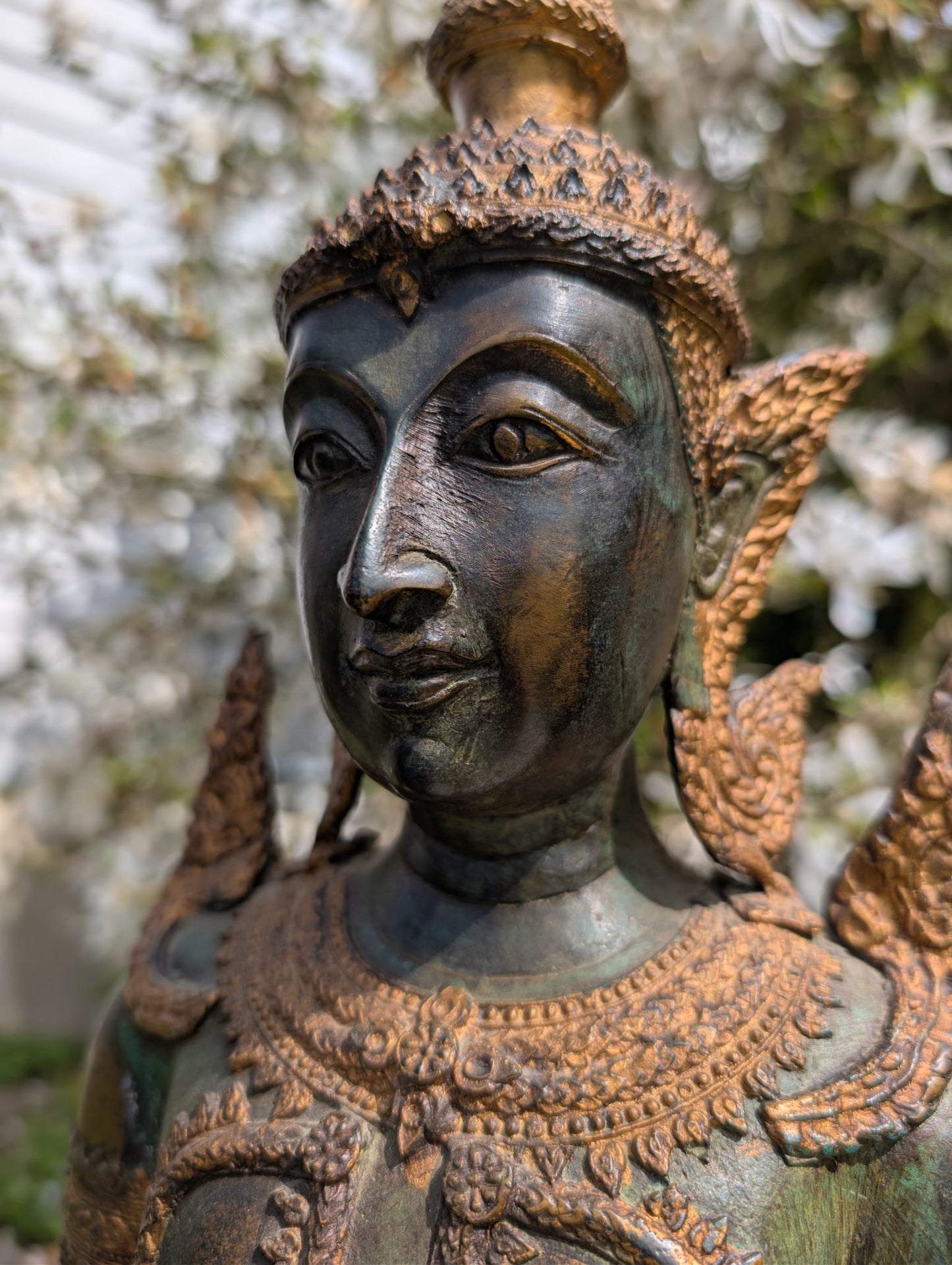 Knielend paar Thaise bronzen tempelwachters
