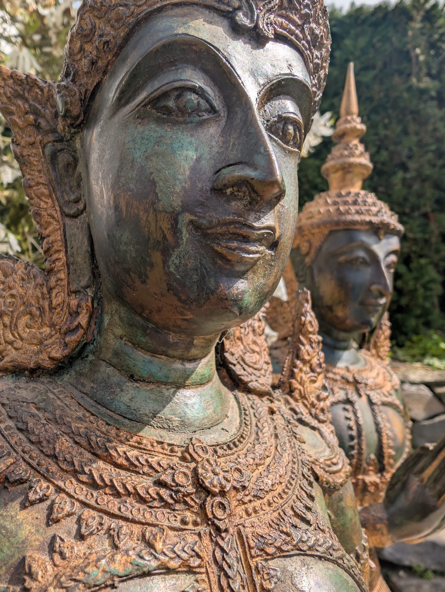 Thaise bronzen tempelwachters – knielend paar – Lot 433