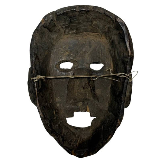 De handgekapte binnenzijde van het houten 400g lichte Himalaya masker met een geverifieerde, vette spiegelgladde draagpatina