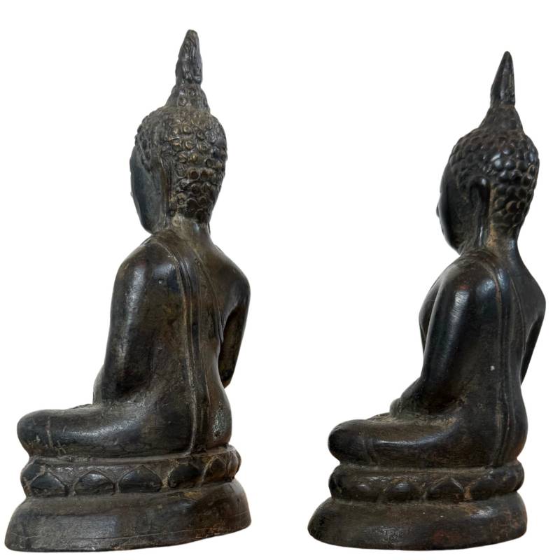Achterzijde Thaise Boeddha sculptuur brons patina details