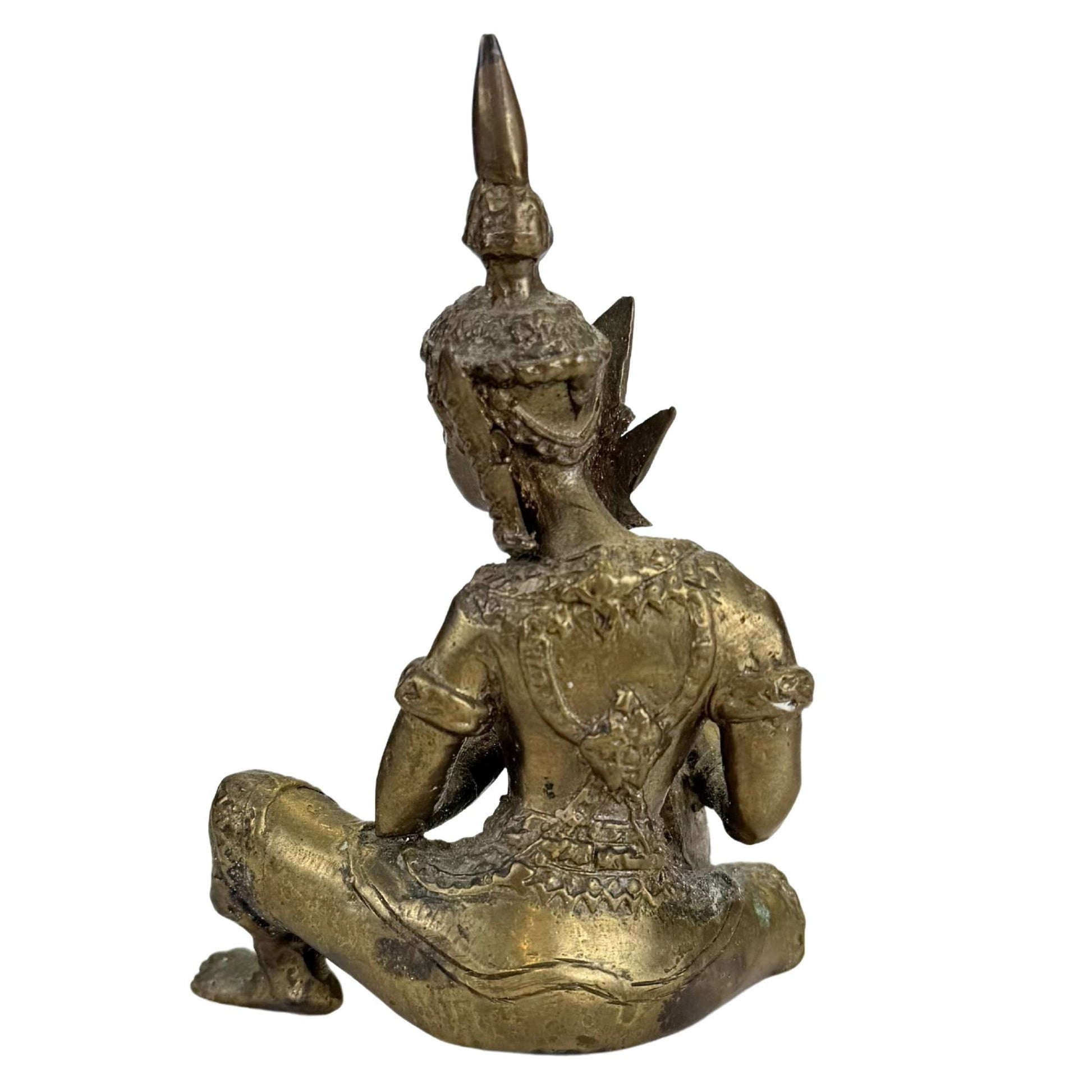 Achterzijde van handgemaakte Thaise bronzen muzikantenfiguur met oude patina