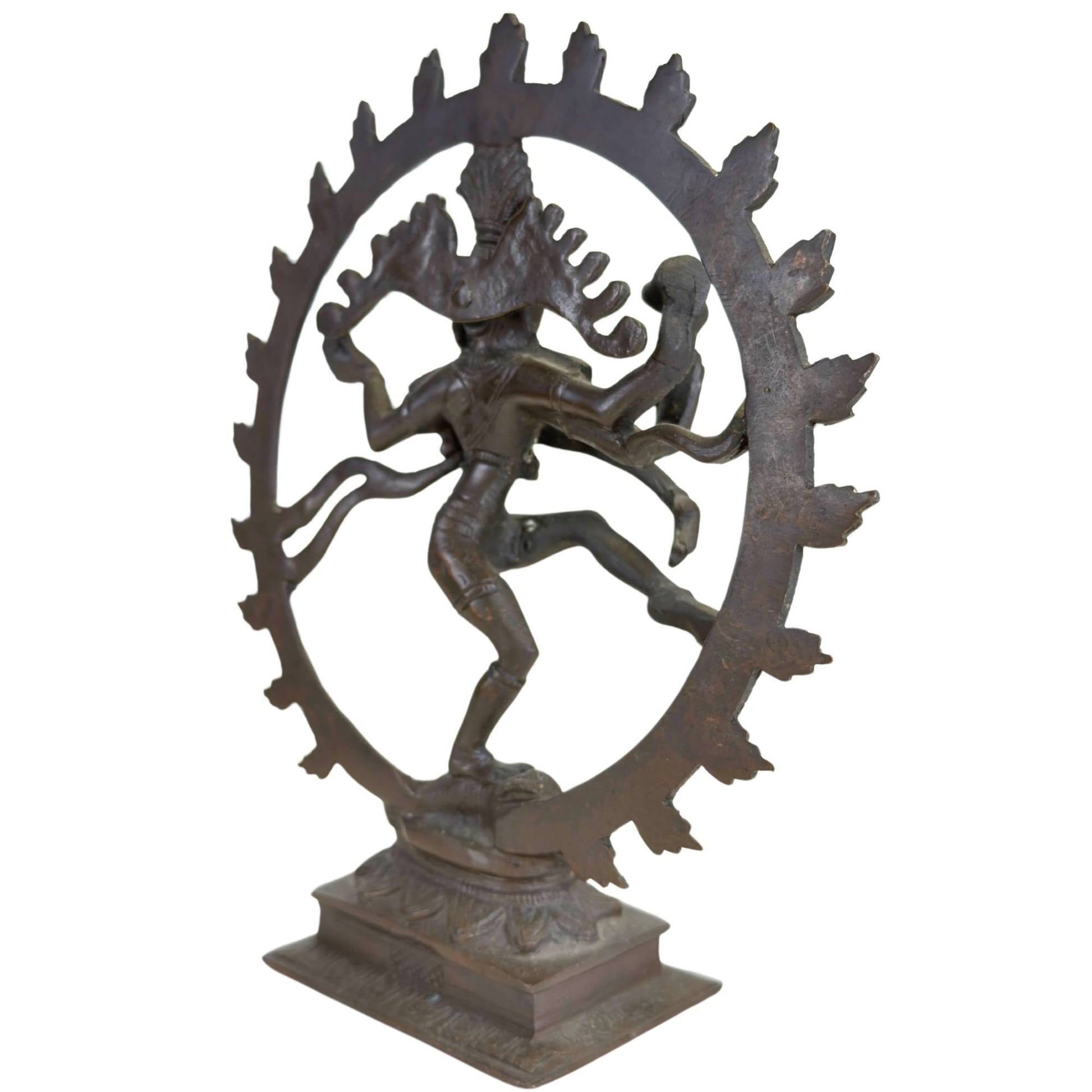 Achterzijde van Indiaas Nataraja bronsbeeld met zichtbare gietstructuur en donkere patina