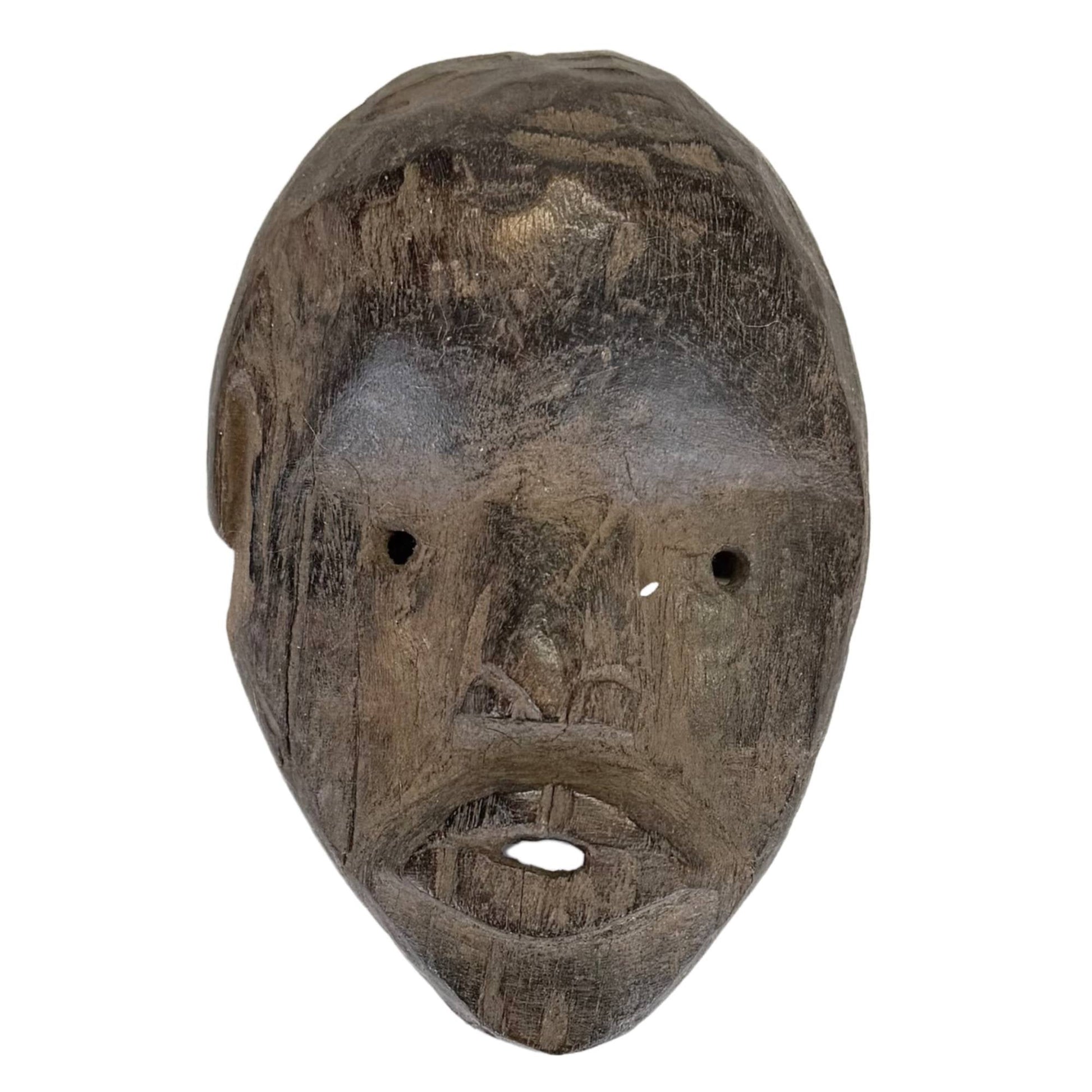 Oud handgesneden Afrikaans houten masker met donkere patina en tribale uitstraling