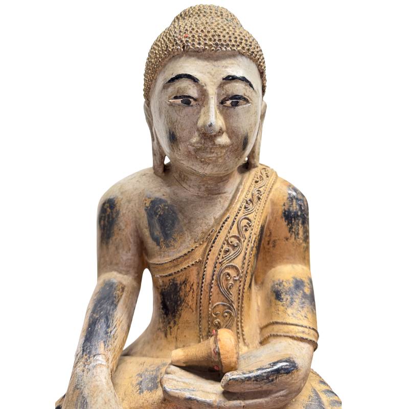 antiek boeddhabeeld uit myanmar behorend tot de tempelkunst