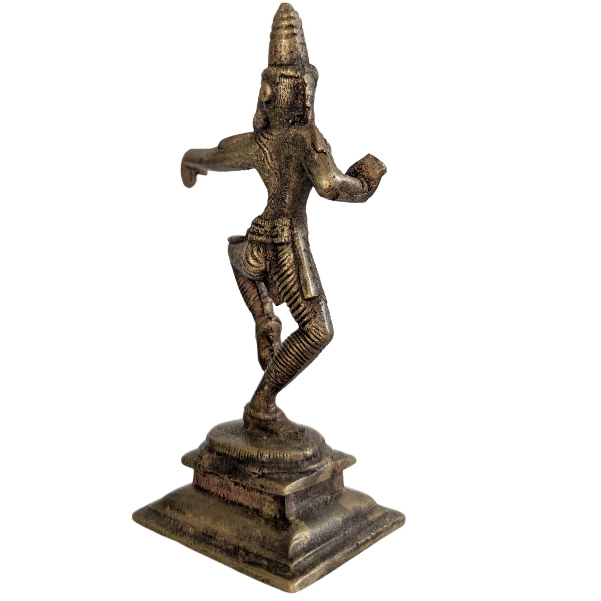 Achterzijde van het Indiase bronzen beeldje met goudbruin patina.