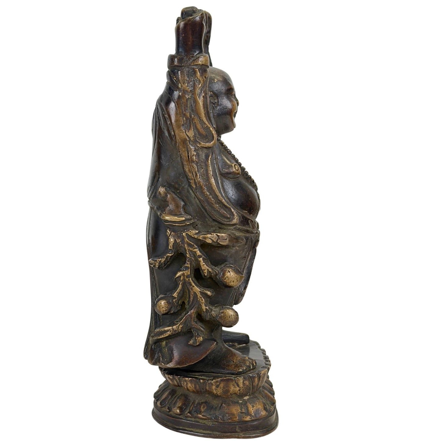 Zijkant van het zware antieke Budai altaarbeeld met weergave van de traditionele gewaadplooien