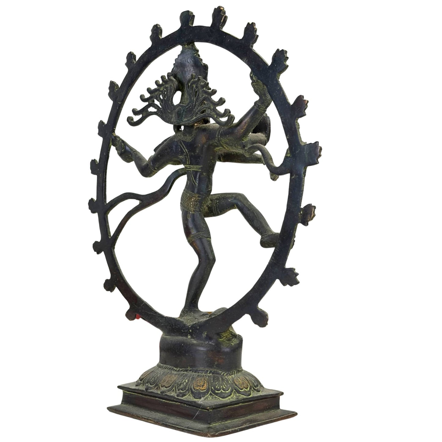 Achteraanzicht van het ongetoucheerde antieke Nepalese bronsbeeld van Shiva Nataraja met natuurlijke atmosferische patinering