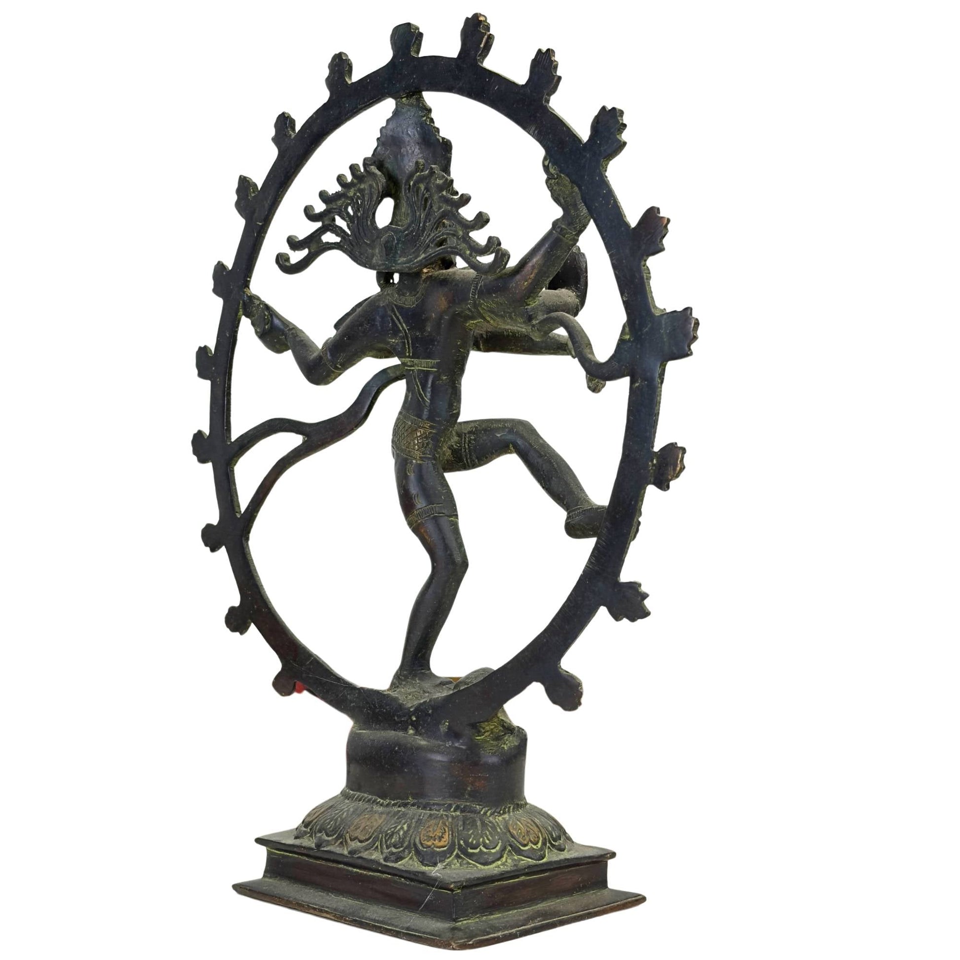 Achteraanzicht van het ongetoucheerde antieke Nepalese bronsbeeld van Shiva Nataraja met natuurlijke atmosferische patinering