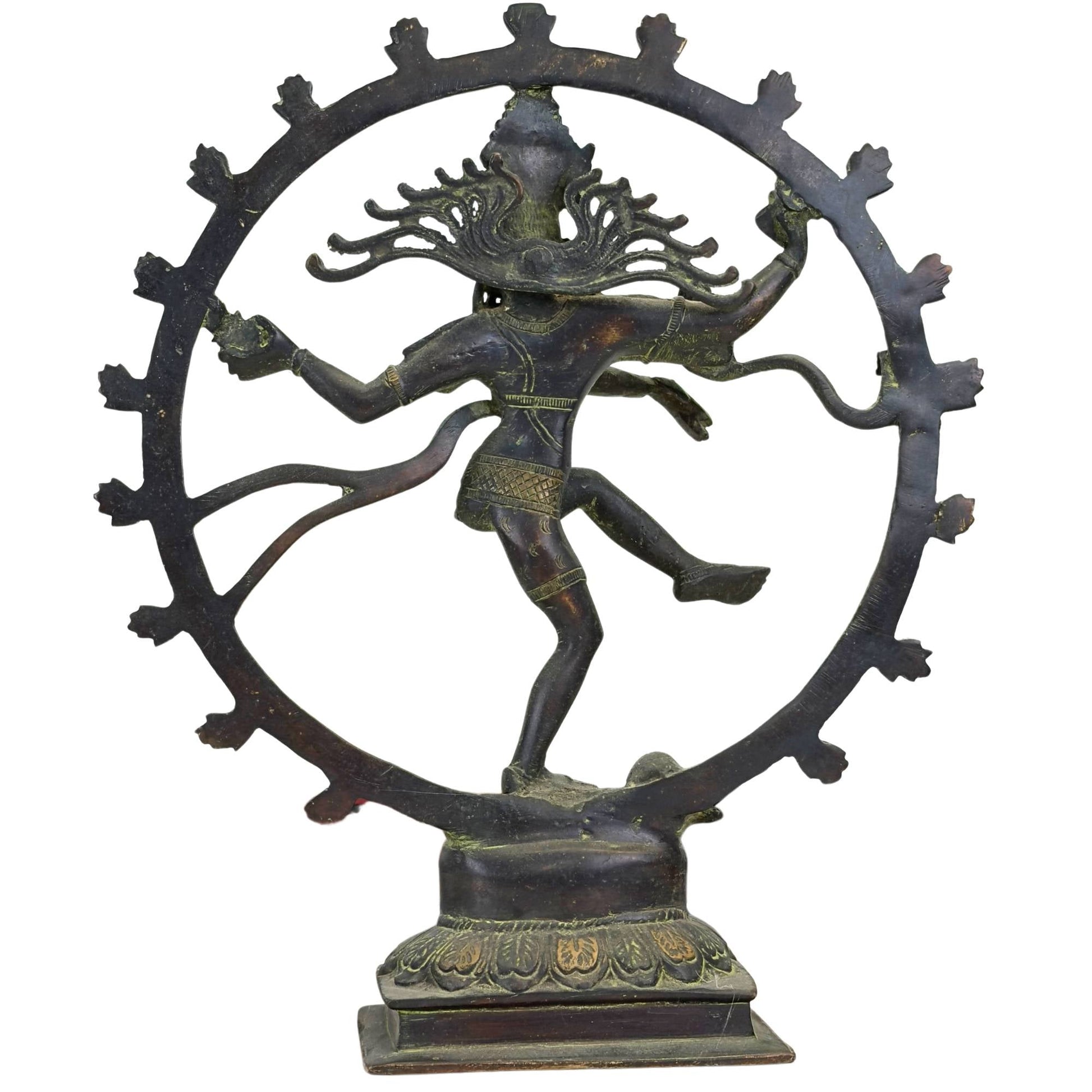 Detailopname achterzijde van het traditionele Nepalese bronsgietwerk van Shiva Nataraja