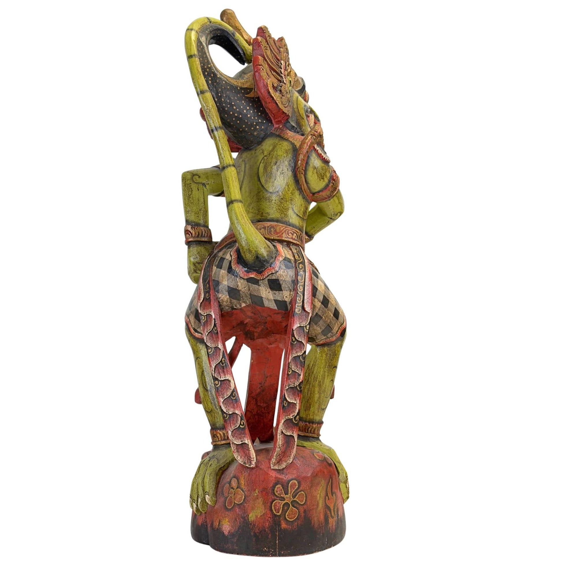 Detail van de speciaal gevormde handen van de Hanuman tempelwaker ontworpen voor het dragen van een heilige kris