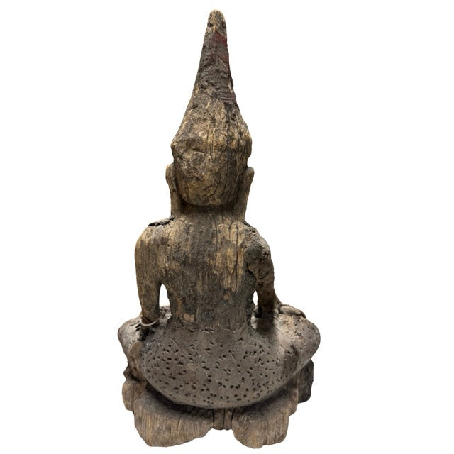 Antiek houten Boeddha beeld voor meditatieplek, altaar of rustige woonruimte