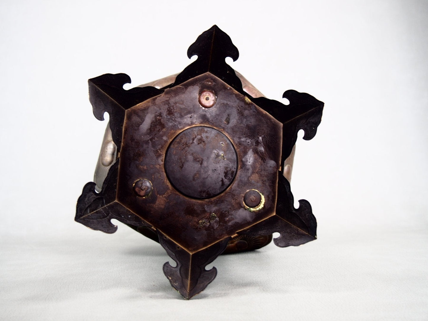 Exclusieve Japanse bronzen hanglantaarn voor verzamelaars van Aziatische kunst