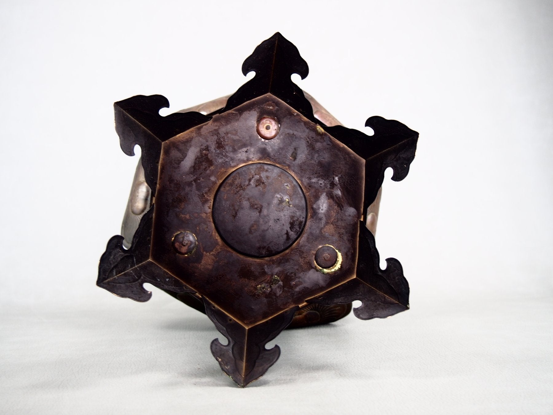 Exclusieve Japanse bronzen hanglantaarn voor verzamelaars van Aziatische kunst