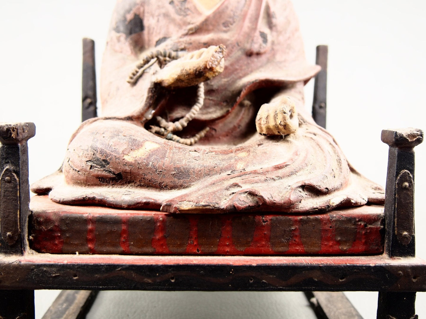 Antiek religieus beeld uit Japanse boeddhistische traditie
