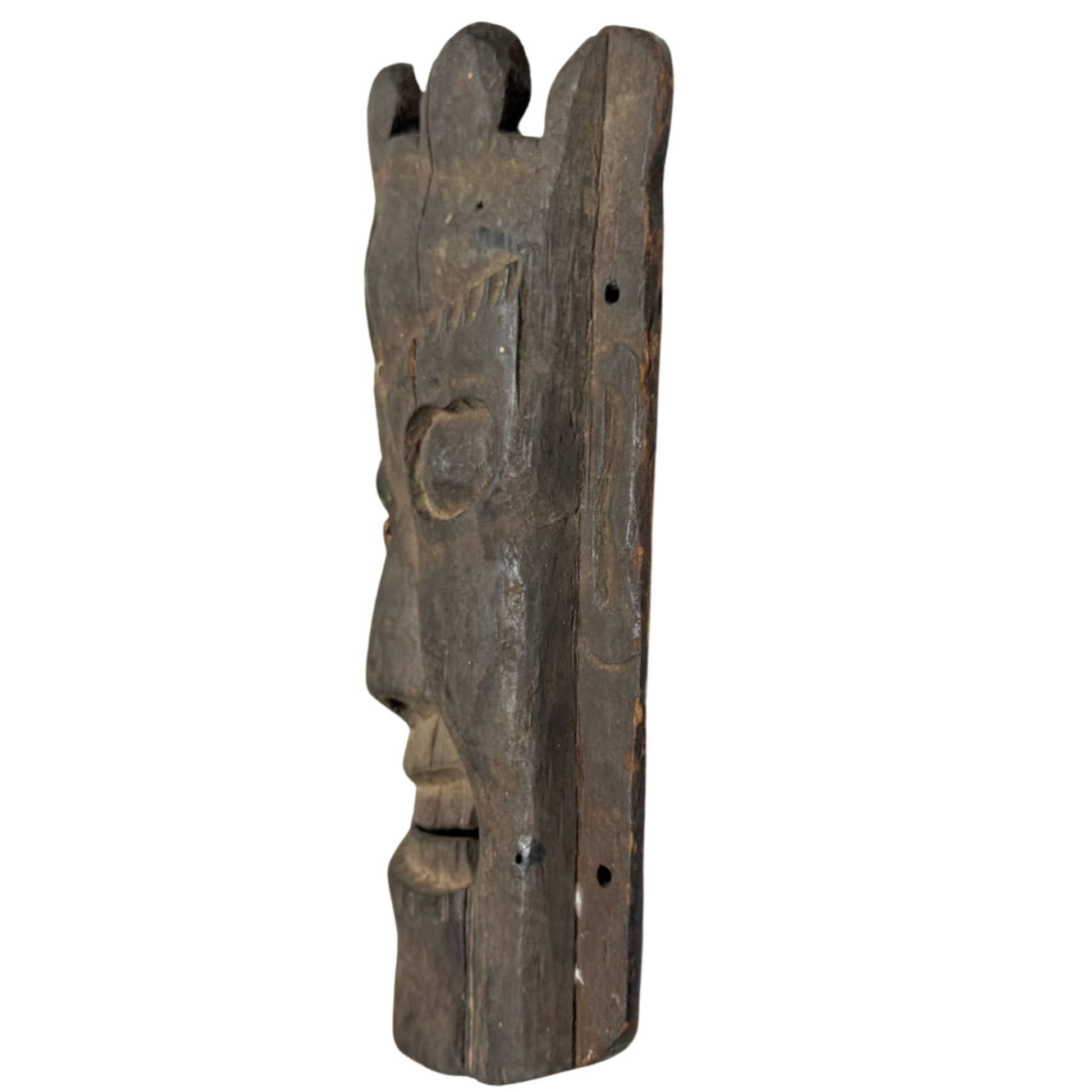 Antiek Nepalees masker als krachtig interieur object, houten Himalaya kunst met donkere patina