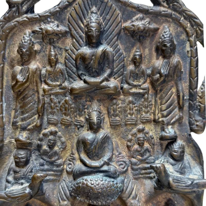 Antiek Mucalinda reliëf van 1stbuddha met betekenis van bescherming en innerlijke rust