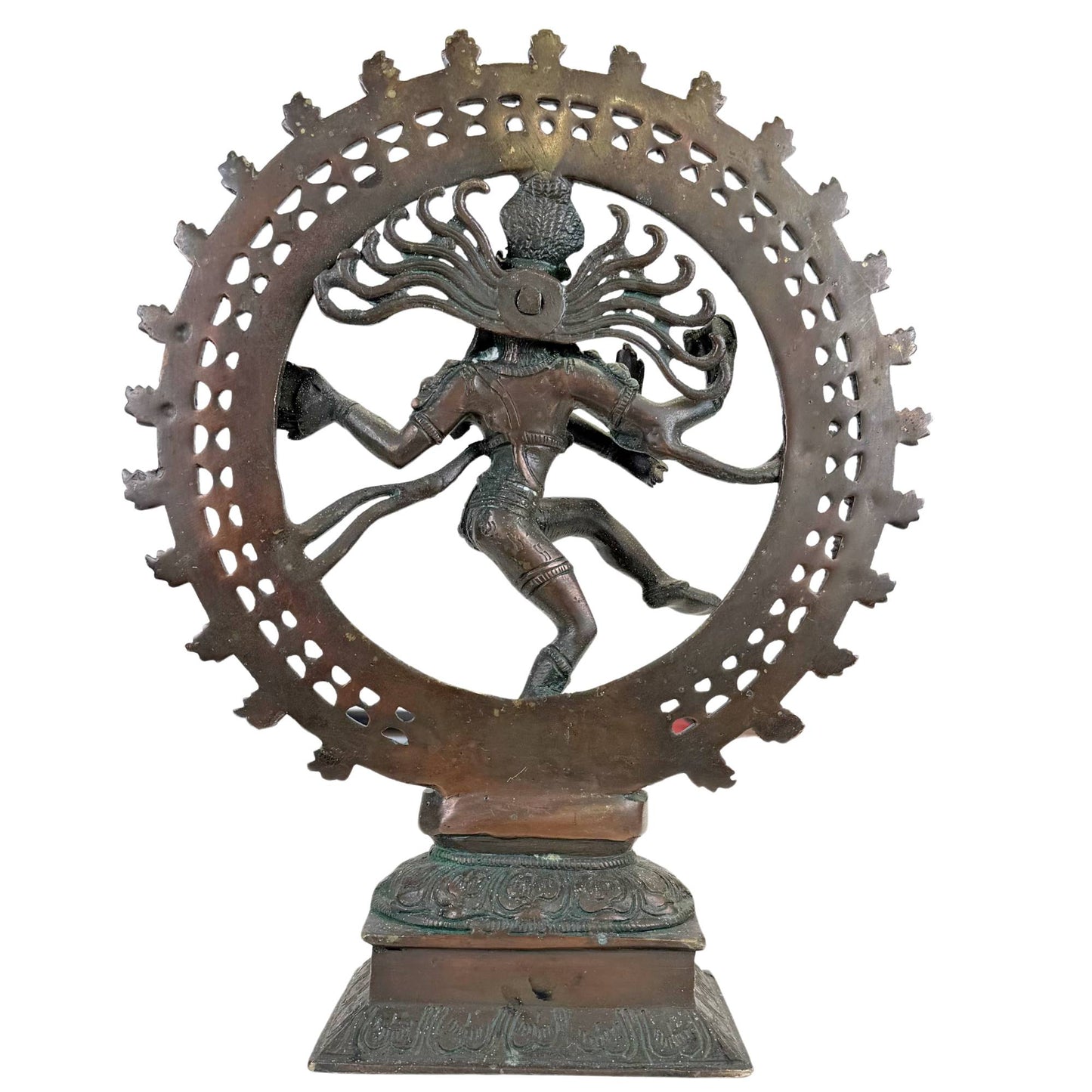 Antiek Shiva beeld van brons met rituele groene oxidatie, opengewerkte vuurring en klassieke Nataraja iconografie