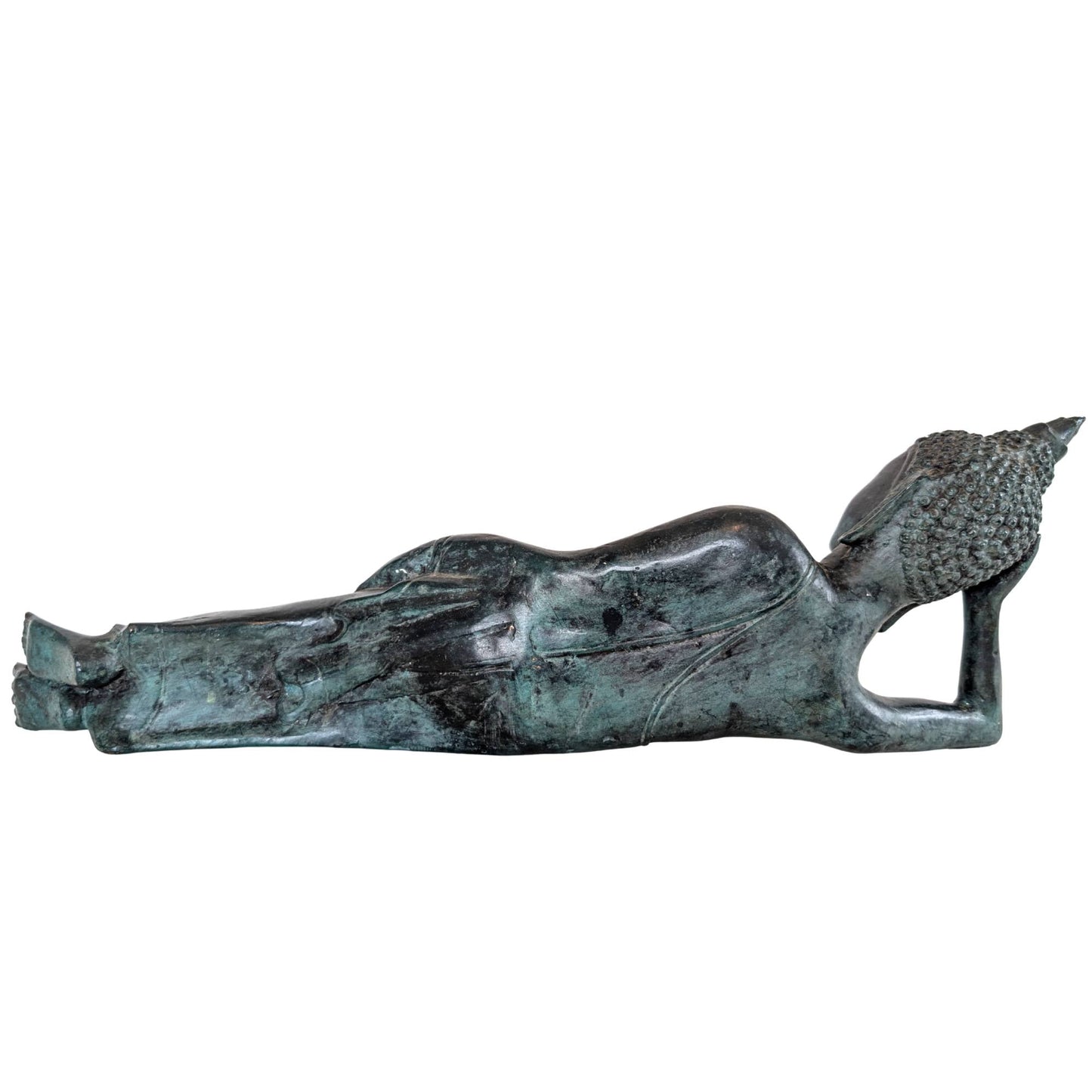 Antiek Thais Boeddhabeeld in liggende houding met authentieke groenblauwe patina