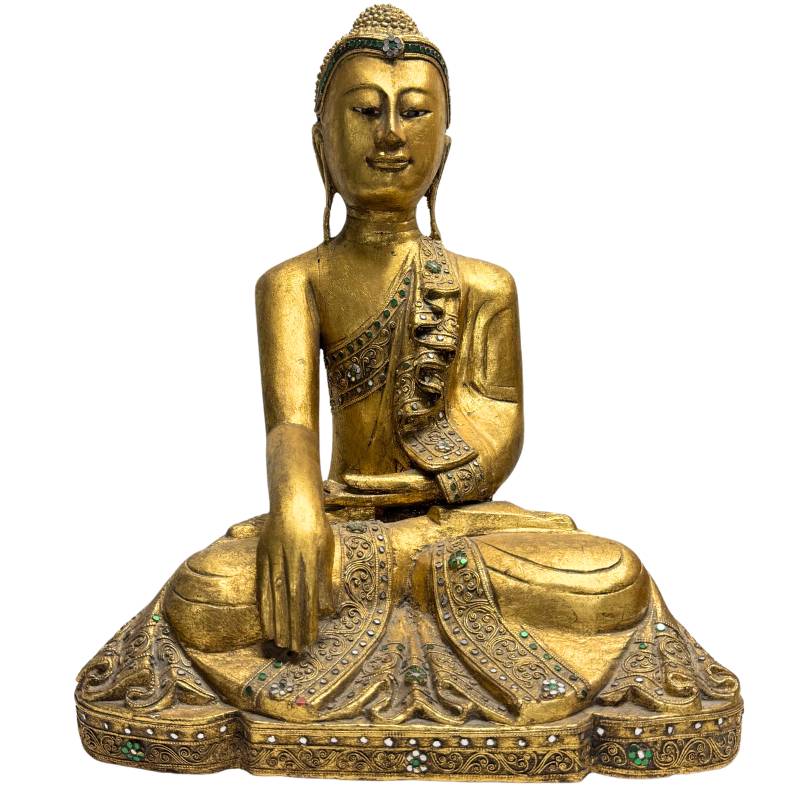 Monumentale antieke Birmese teakhouten Mandalay Boeddha in Bhumisparsha mudra met koninklijk Hmankazi spiegelmozaïek en bladgoud.