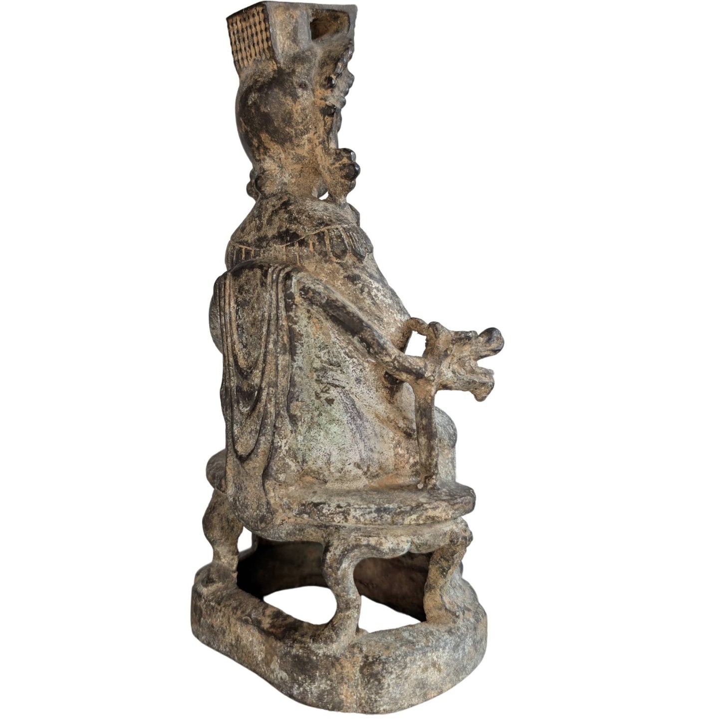 Antieke bronzen Guanyin op drakentroon met 18e-eeuwse details.