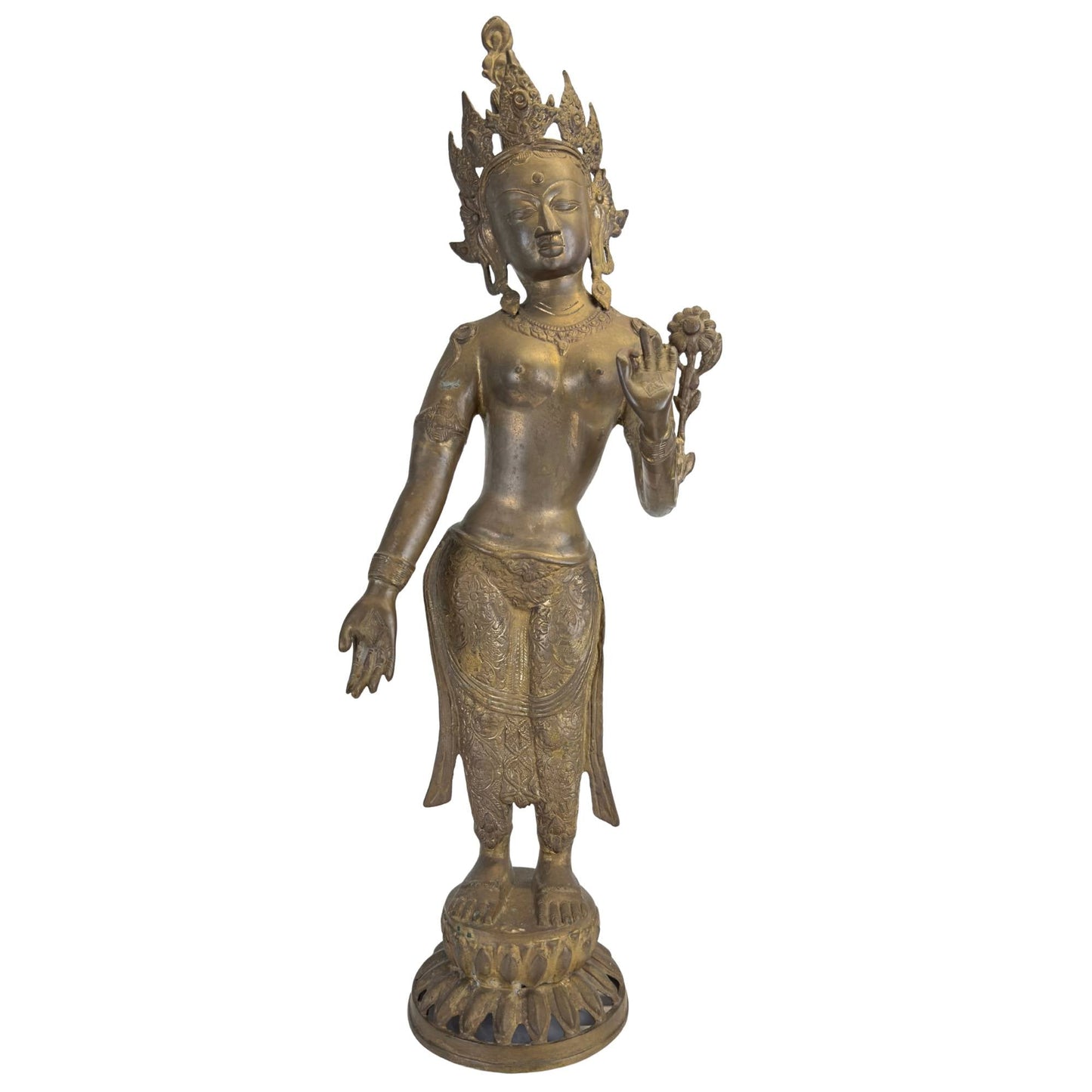 Antieke vuurvergulde bronzen Groene Tara uit Nepal, vooraanzicht met lotus en tribhanga-houding.