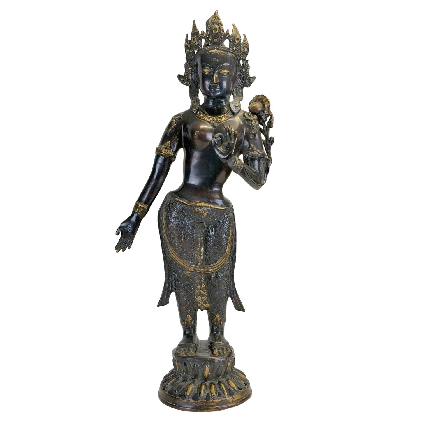 Antieke bronzen Groene Tara uit de Kathmandu-vallei, vooraanzicht met oorspronkelijke vuurvergulding en zwarte Newar-patina.