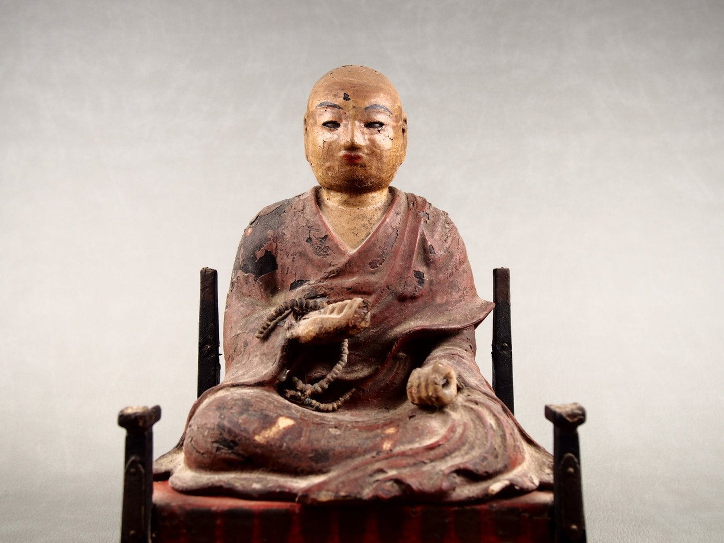 Antieke Japanse devotionele houten sculptuur

