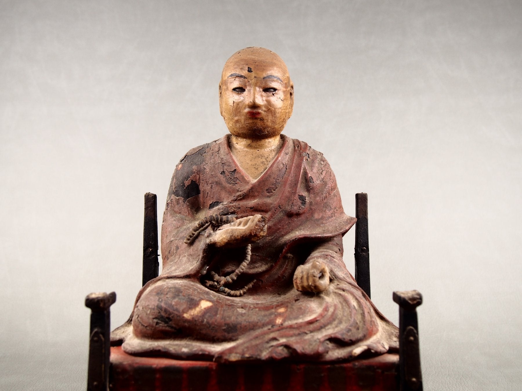 Antieke Japanse devotionele houten sculptuur
