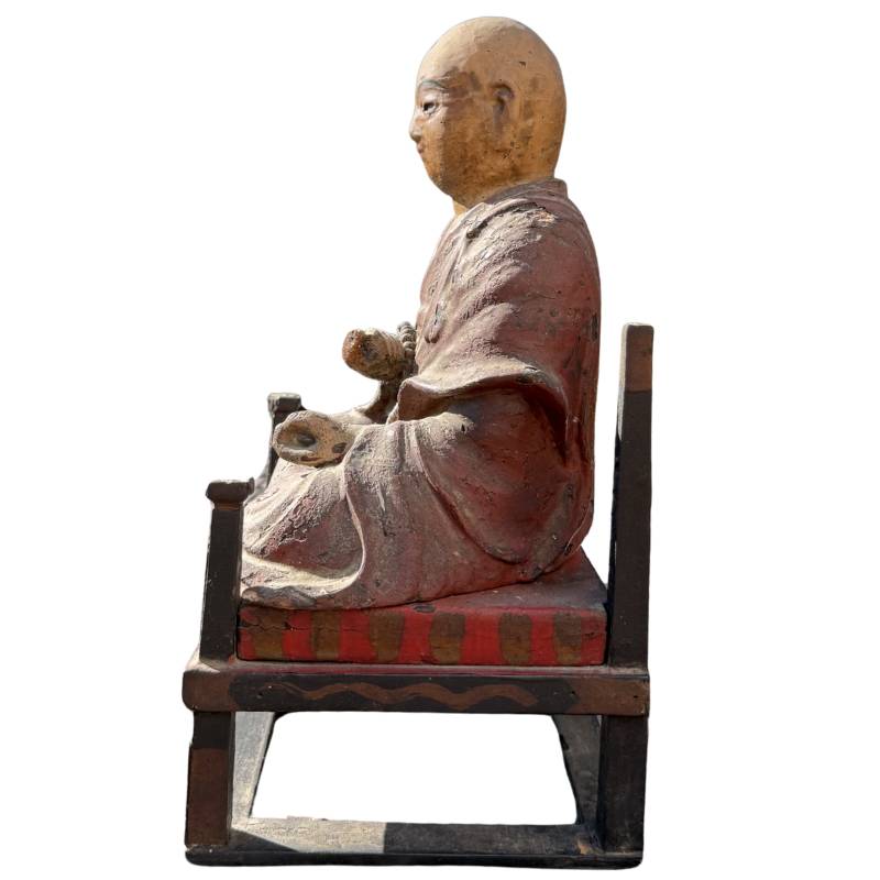 Antieke sculptuur uit Japanse tempel
