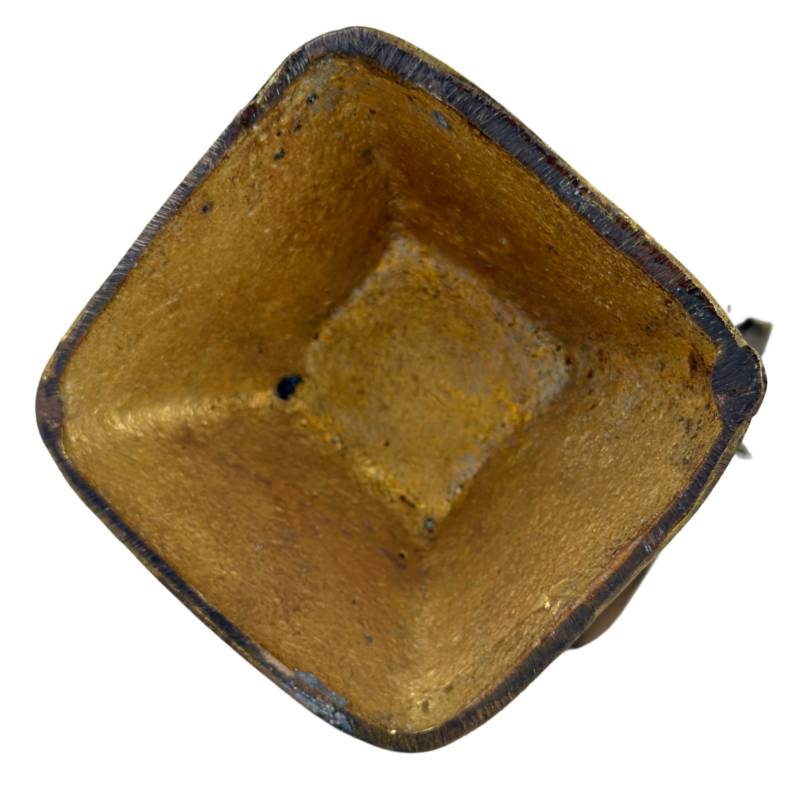 Antieke Thai Kinnara metallurgische expertise en analyse.