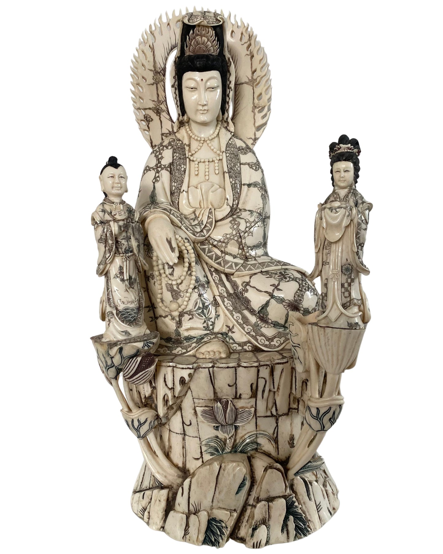 Antique Chinese Guanyin carved from bone, attributed to the Late Qing period